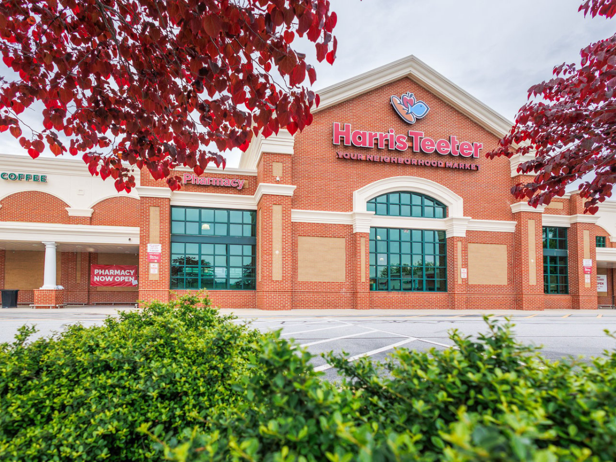 Harris Teeter – The Shoppes at Davis Lake
